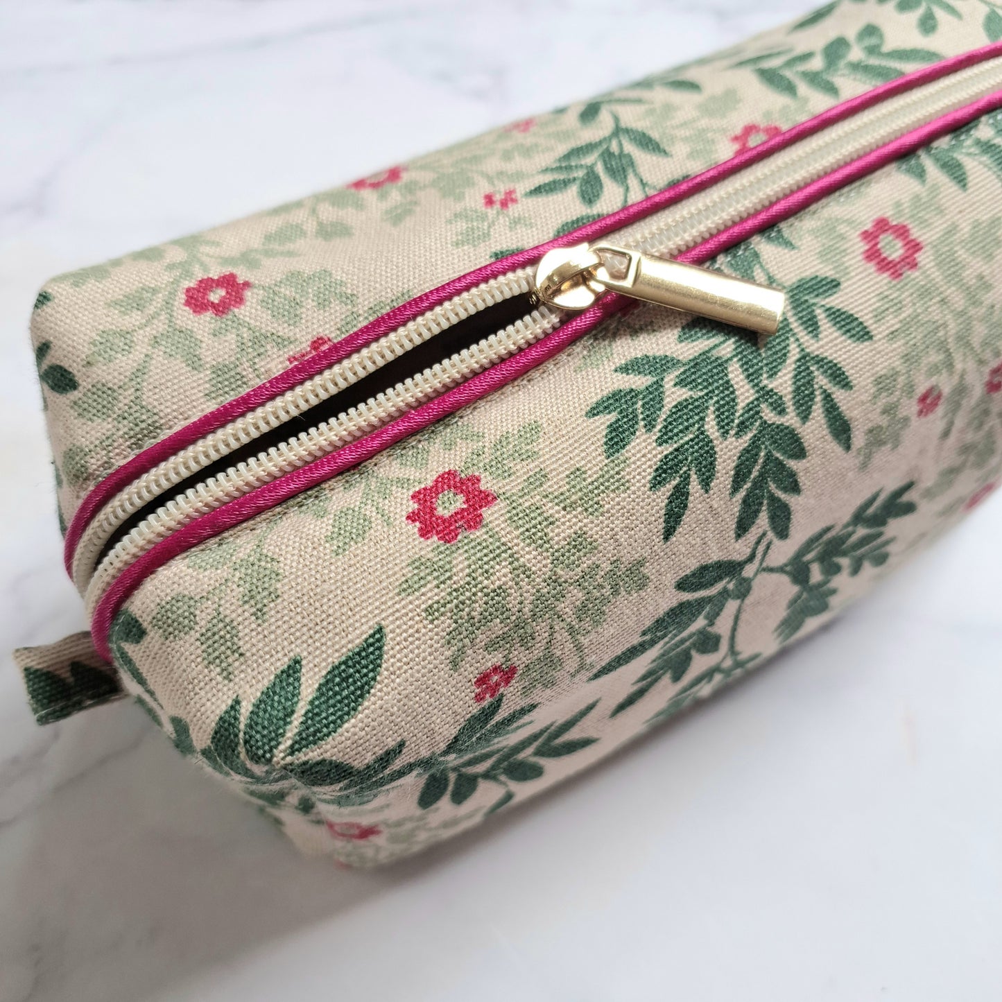 Natural foliage Essential Pouch