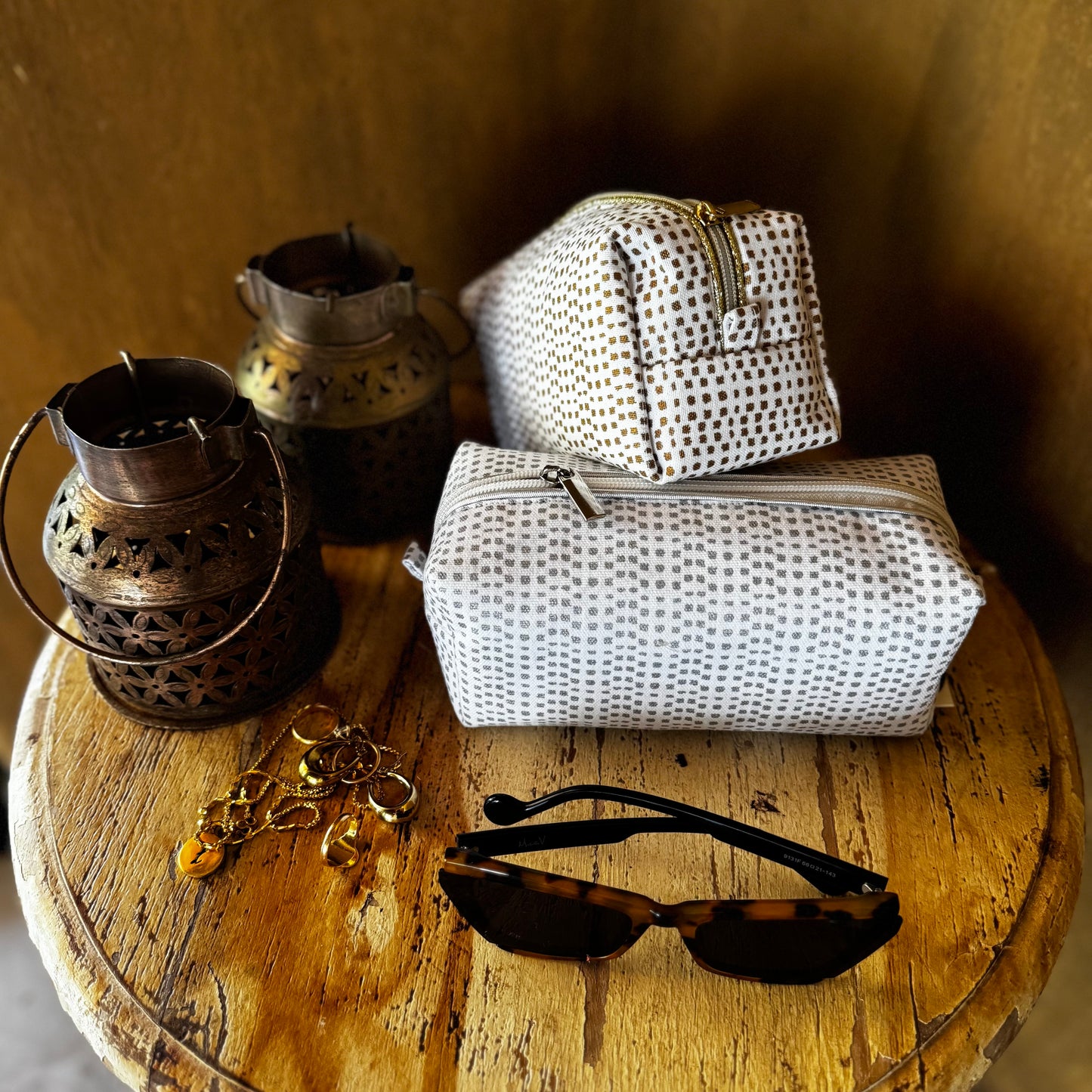 Shimmer Shell Essential Pouch