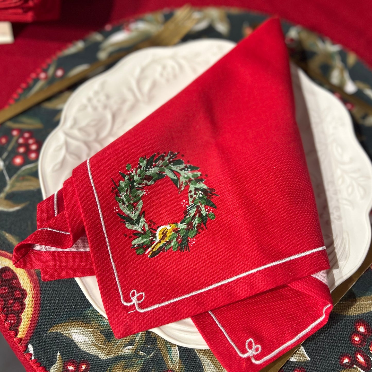 Robin Wreath Napkin