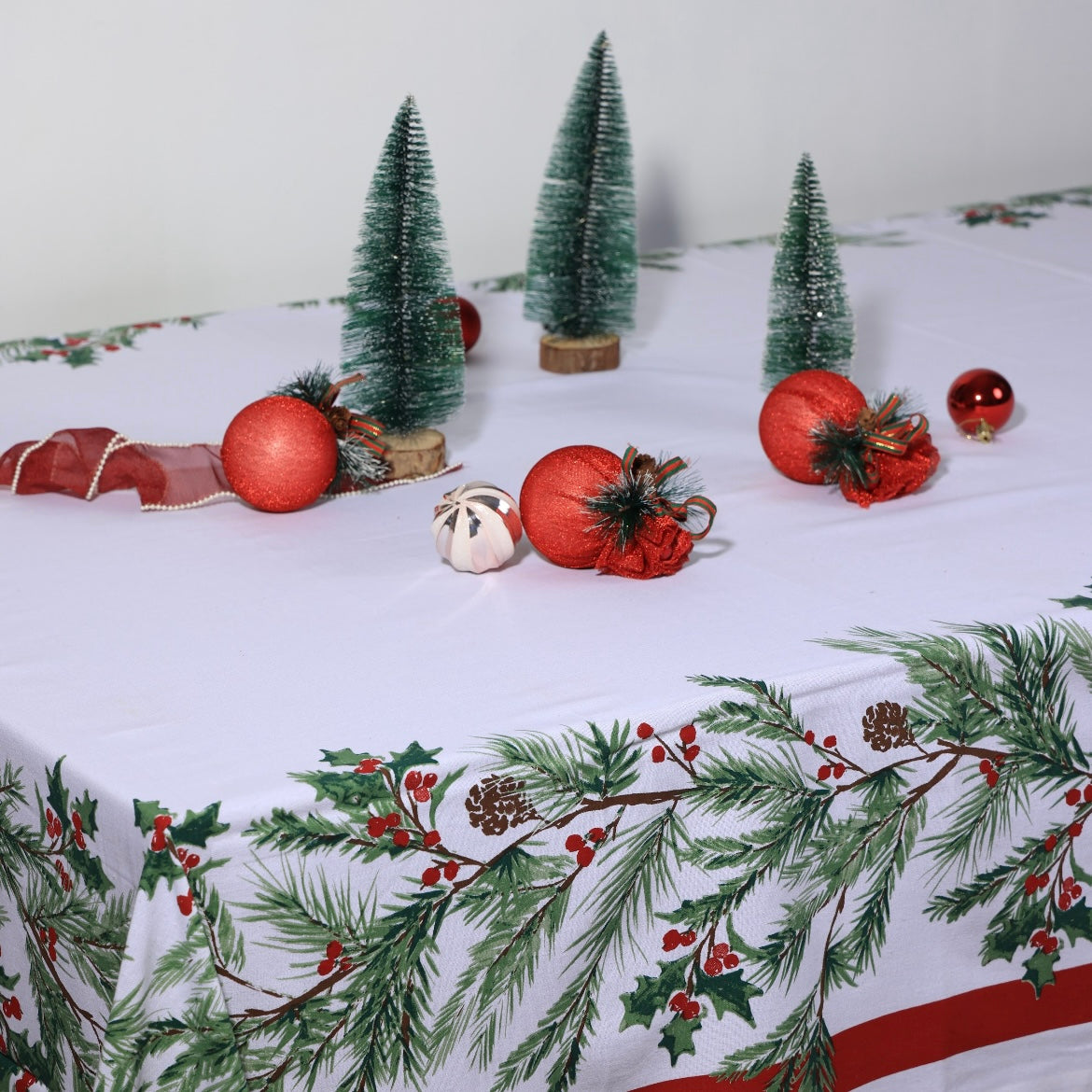 Holly Tablecloth