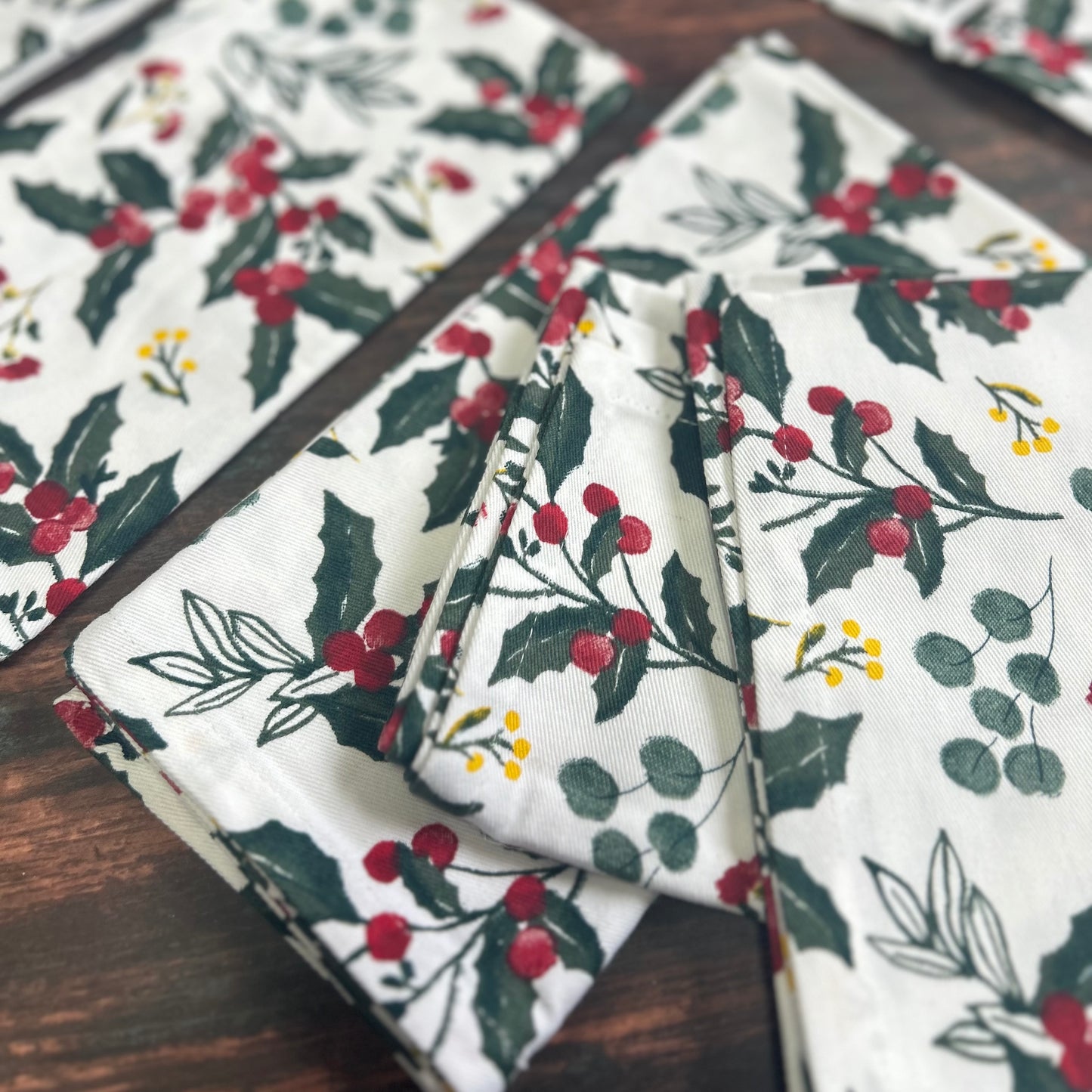 Holly Napkin (Set of 6)