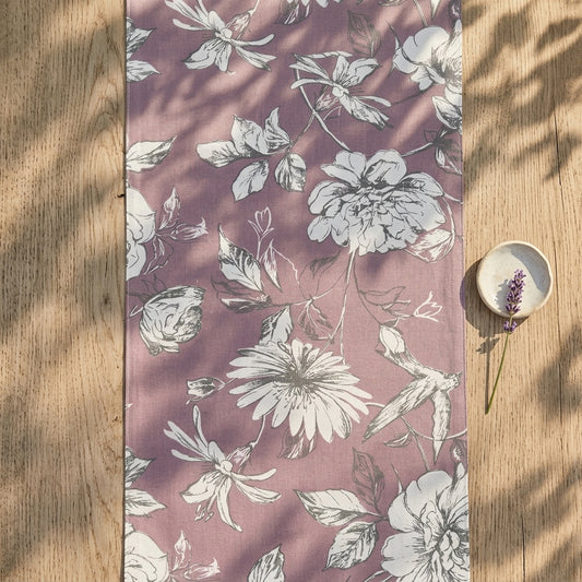 Magna Rose Petal Runner