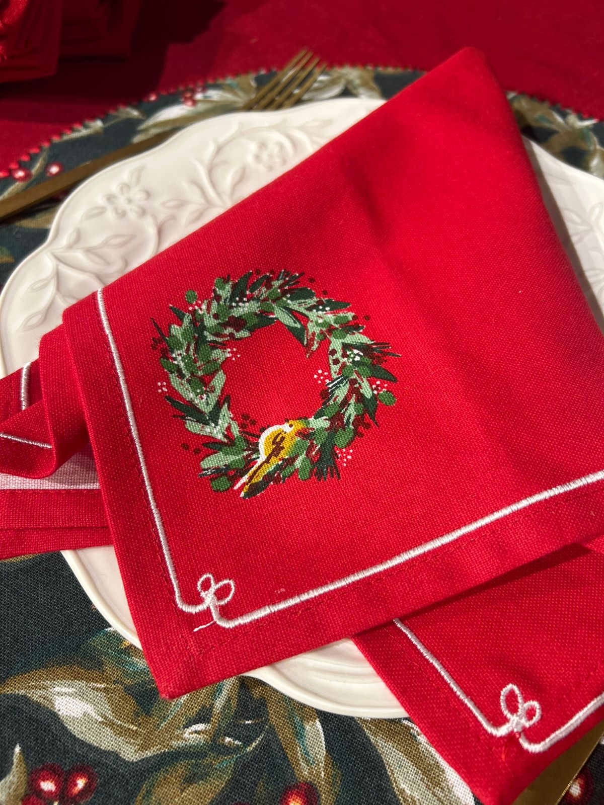 Robin Wreath Napkin