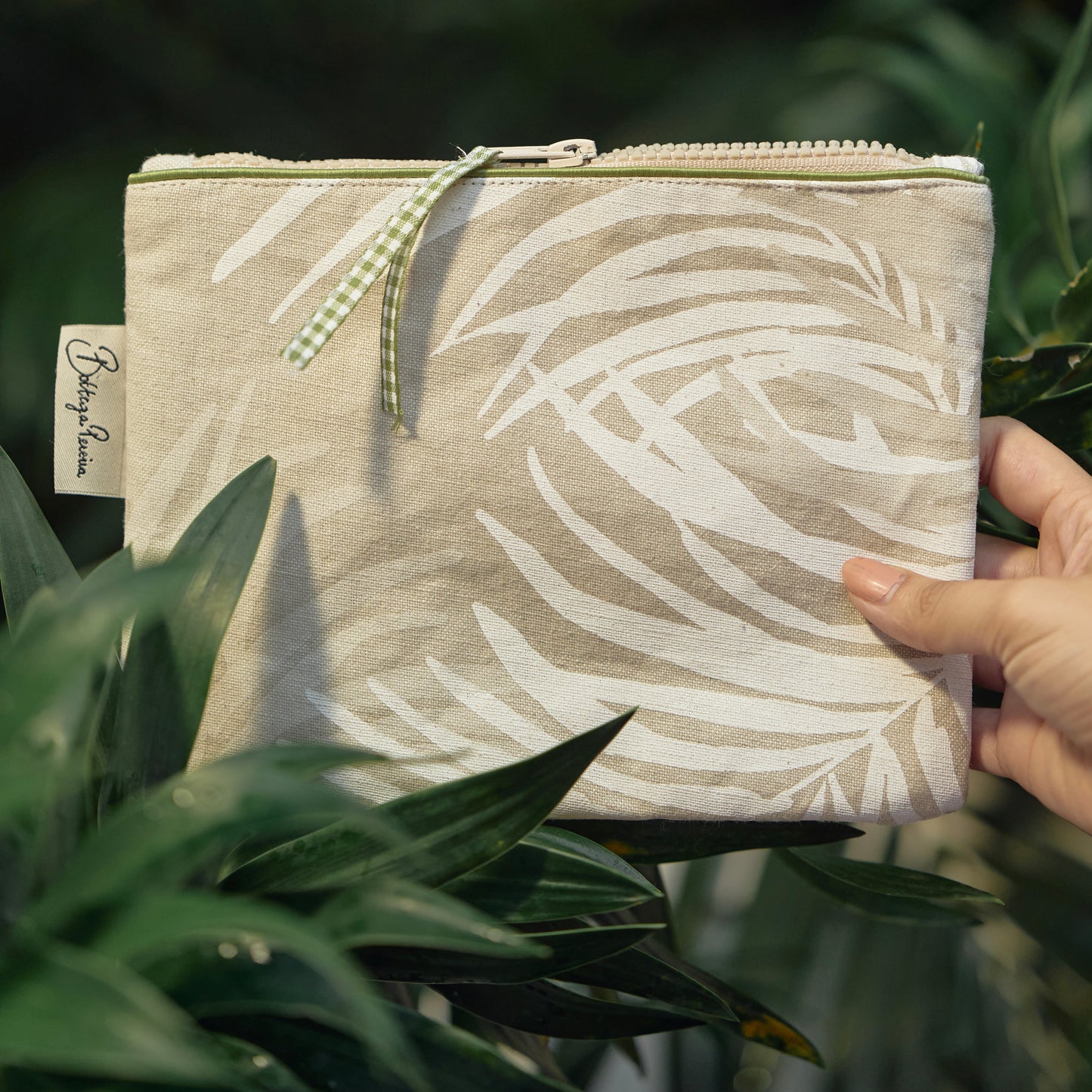 White Palm Pouchette